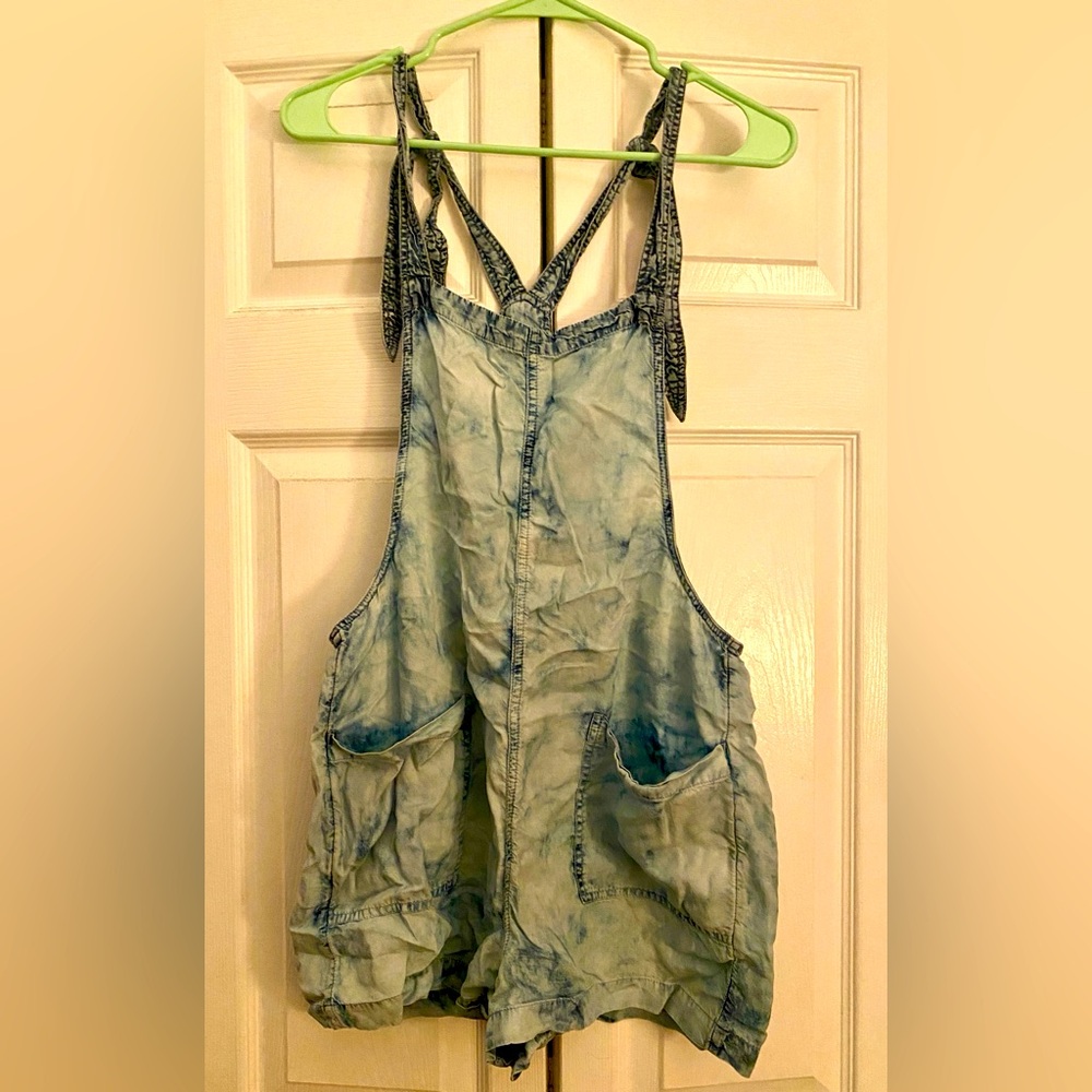🩵Worn Once! 🩵Aerie denim blue tie die overalls. Women’s size medium